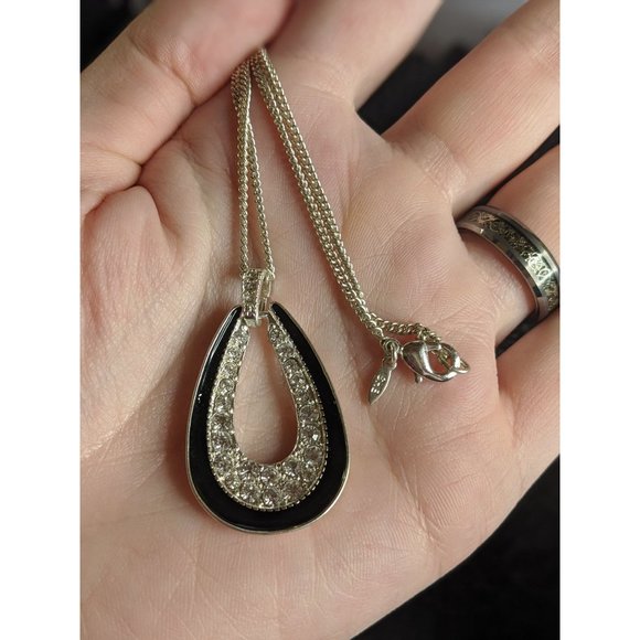 Vintage Black And Silver Teardrop Pendant Necklace - Picture 3 of 4